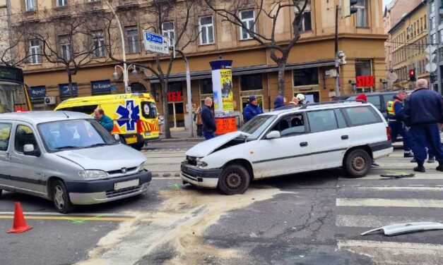 Vezetéstől eltiltva okozott hármas karambolt a részeg férfi, meg akarták verni a vétkes sofőrt