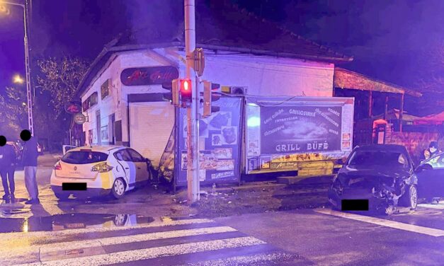 Brutális karambol Budapesten: két autó rohant egymásba, egy ember súlyosan megsérült – Fotók a helyszínről