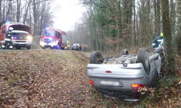 Rejtélyes baleset az erdő mélyén: fejre állt az autó, eltűnt a sofőr