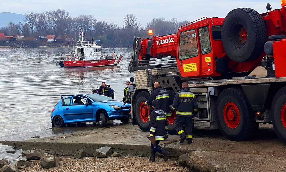 Szándékosan hajtott a Dunába autójával egy 50 éves nő, az asszony el akarta dobni az életét