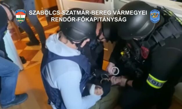 Budapesten fogták el a 44 éves férfit, aki több tízmilliót keresett azzal, hogy lakásokat adott ki utcalányoknak, videón az elfogása