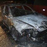 Lángoló bosszú: üzemanyaggal lelocsolta, majd egy öngyújtóval felgyújtotta haragosa autóját egy 36 éves férfi