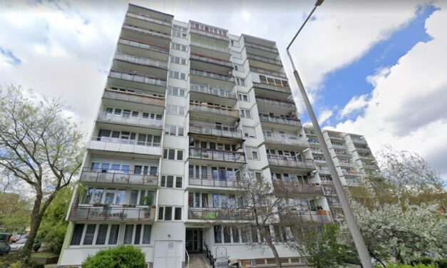 Egy szál nadrágban, mezítláb vetette ki magát a tizedik emeletről egy 17 éves fiú Budapesten