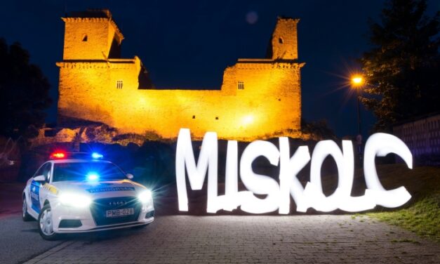 Életet mentettek a miskolci rendőrök – egy szociális intézményben élesztettek újra egy férfit