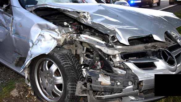 Durva hintóbaleset Nógrádban: csigolyatörést szenvedett a kocsis, amikor a fogatának ütközött egy gyorsan hajtó autós. A lovak úgy megijedtek, hogy egy benzinkútig vágtattak