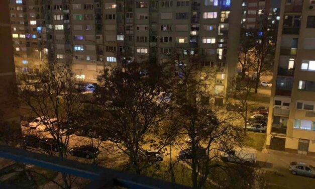 Tizenévesek tartják rettegésben Budapest egyik kerületének lakóit – autókat rongálnak és kukákat vernek szét. Közösségi összefogással keresik őket