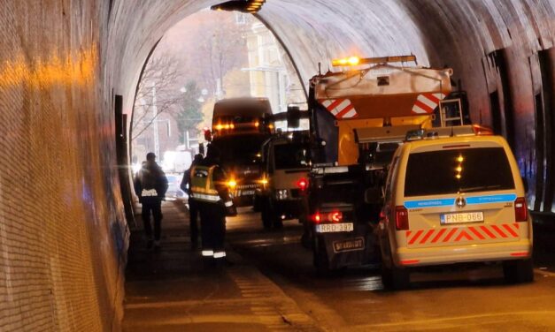 Durva tömegkarambol volt a budai Vár alatt, hárman megsérültek az ütközésben