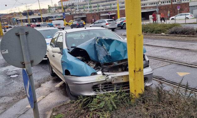 Balesetet okozott, majd cserbenhagyta az oszlopnak ütköző autóst egy sofőr Budapesten