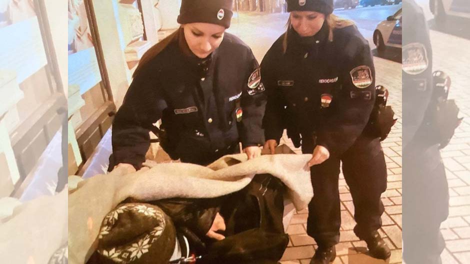 Ismét életet mentettek a rendőrök: most Szegeden segítettek egy magatehetetlen férfin