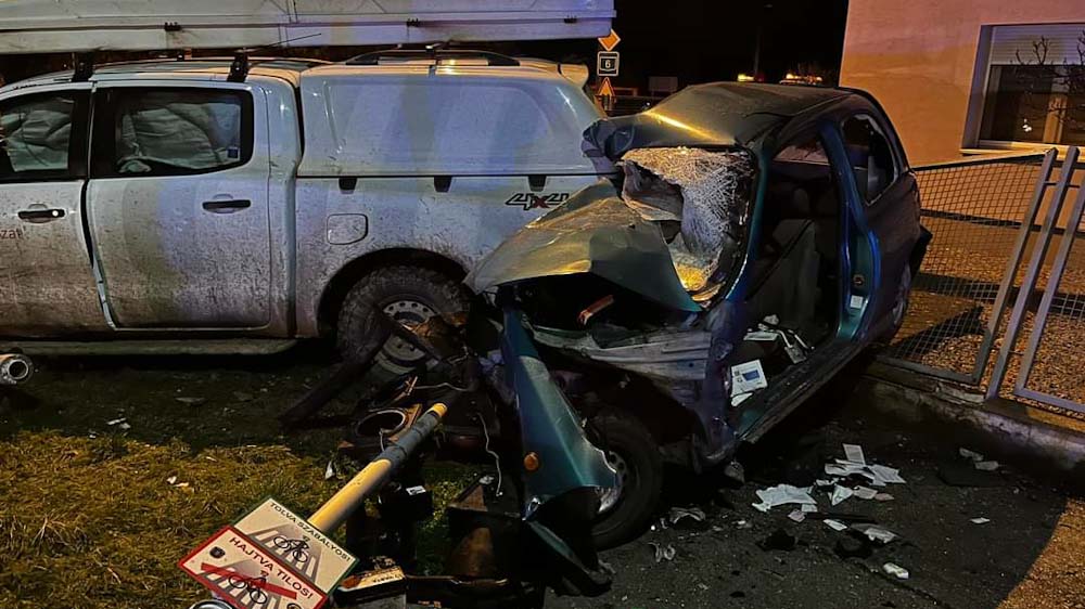 „Isten nyugosztaljon Csabi” – Két autó ütközött ismét Szentlőrincen, az egyik sofőr azonnal meghalt