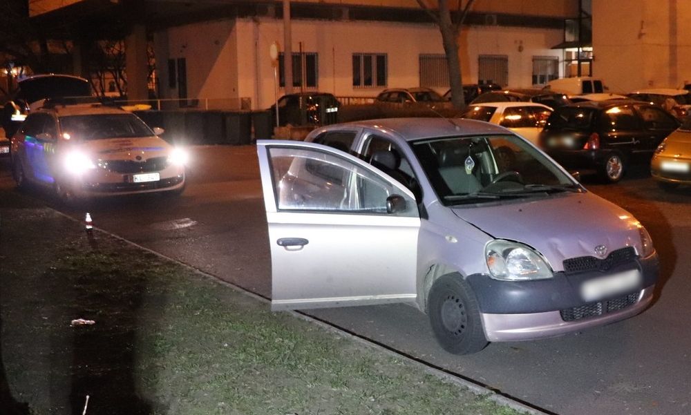 Egy budapesti pizzéria elől lopták el a pizzafutár autóját, addig kötötték el, amíg bement a megrendelt ételért