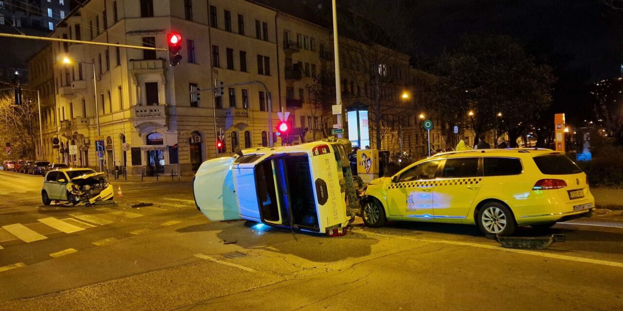 Hármas karambol Budapesten, az Alagútnál – menekülés közben okozott nagy balesetet egy Toyota pick-up sofőrje