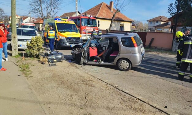 Brutális ütközés Pestszentimrén – letarolták a Suzukit, a tűzoltók vágták ki a sofőrt az autóból