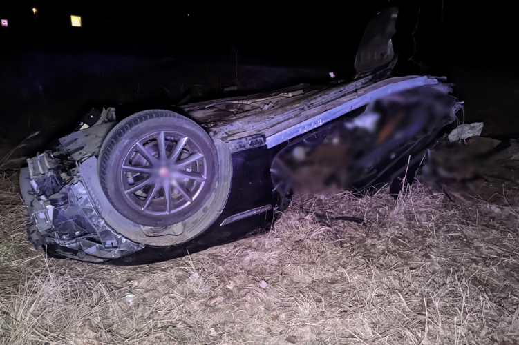 Ölt a gyorshajtás Piliscsabánál – fára tekeredett a Jaguar