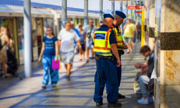 Újabb támadás a budapesti Örs vezér terén: dühbe gurult a kéregető, mert nem kapott cigit, a kiérkező rendőröket sem kímélte