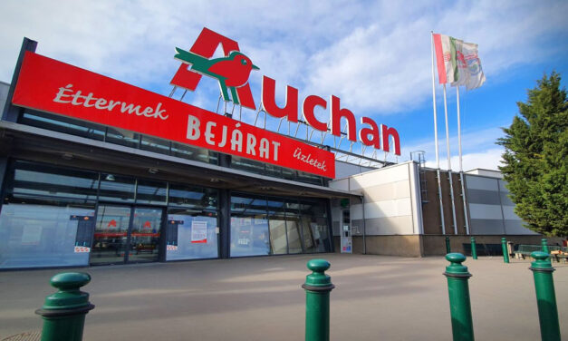 Megvertek egy biztonsági őrt a kőbányai Auchanban