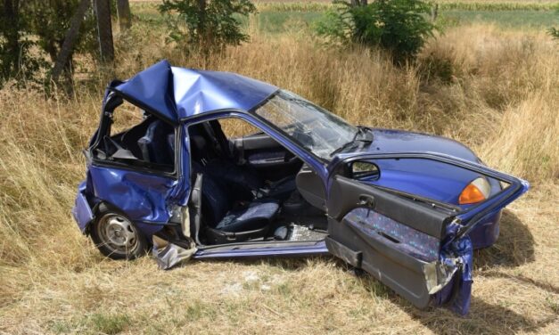 Borzalom Békésben: hátulról rohant bele a Suzukiba a kamionos, a kis autóból szinte semmi nem maradt, a sofőrje napokkal később belehalt a sérüléseibe – Fotók