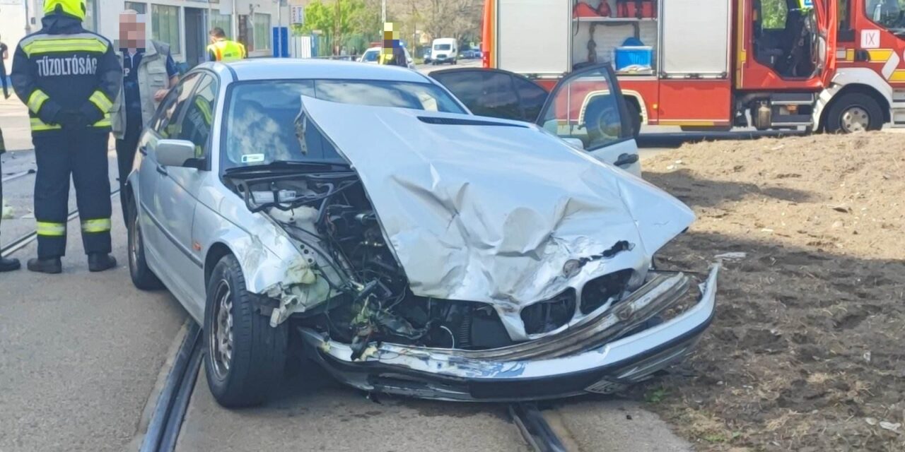 Betonkeverő ütközött BMW-vel a főváros kilencedik kerületében – sokkot kapott az autó utasa