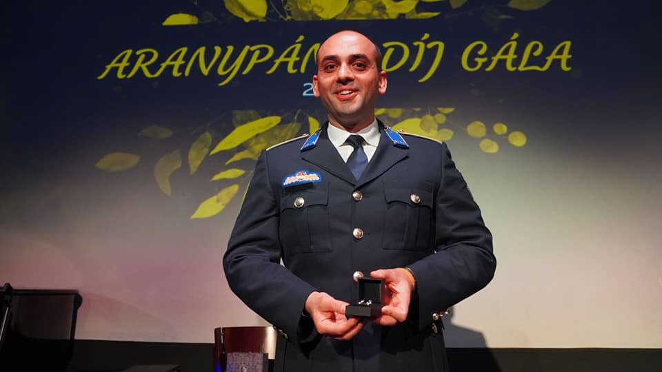 Fürdő nélküli vályogházból indult, most Kovács Richárd rendőr főhadnagy lett idén a hétköznapi roma hős