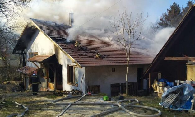 Szivárgó szén-monoxid, kigyulladt kocsik, lakástüzek: nem unatkoztak a húsvéti hétvége első napján a tűzoltók, Budapest szerte csaptak fel a lángok