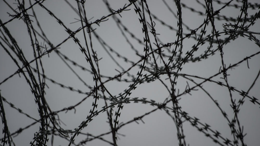 Lázonganak a magyar rabok, amiért kiengedik a külföldi embercsempészeket