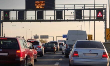 Három autó ütközött az M1-es autópályán, óriási a dugó Biatorbágynál és Herceghalom környékén