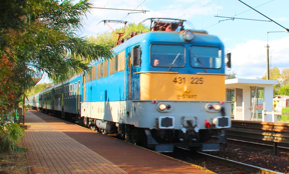 Tragédiával indult a hét a vasúton: vonat elé lépett egy férfi Sümegen, nem tudták megmenteni az életét
