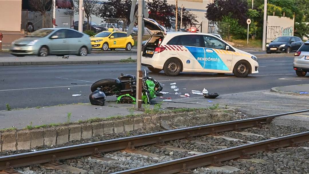 Besokallt a dunavarsányi Veled Vezetünk Autósiskola – a megdöbbentő balesetek miatt felfüggesztik az összes, motorkerékpár-jogosítvánnyal kapcsolatos képzésüket