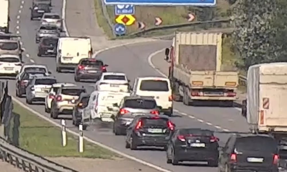 Forgalommal szemben haladt az idős sofőr az M0-s autóúton – óriási szerencse, hogy nem történt súlyos baleset VIDEÓVAL!
