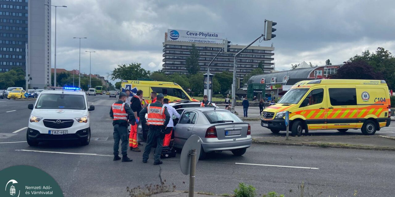 Krízishelyzet a budapesti Ecseri úton – eszméletét vesztette az Opel sofőrje, a NAV nyomozói segítettek a bajban