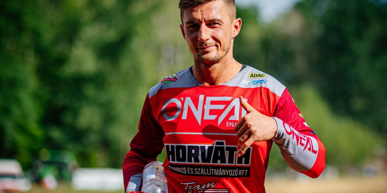 „Bence kritikus állapotban van” – életveszélyes koponyasérülésekkel fekszik a prágai kórházban az egyik legjobb magyar motokrossz-versenyző. Rajongói imádkoznak érte