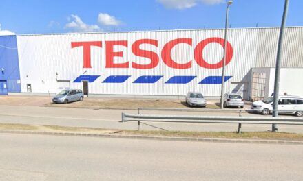 Sárgarépa kódjával lopott Legót  és pipereszereket Terpes polgármestere az egri Tesco önkiszolgáló kasszájánál