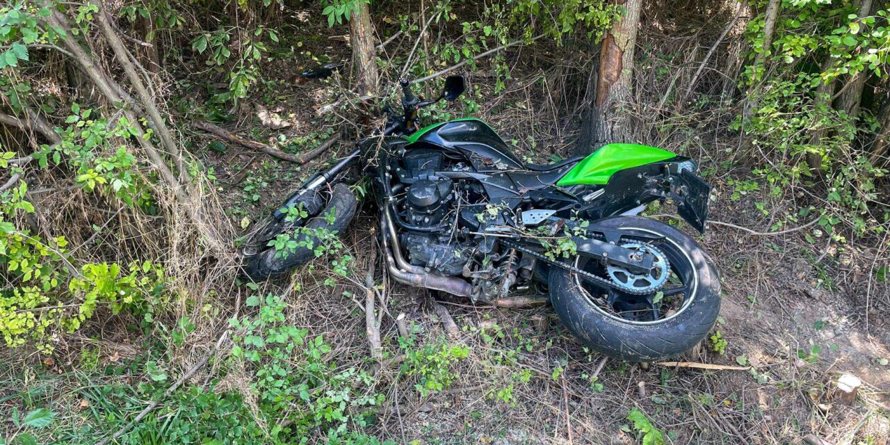 Tragédia Herceghalomnál: motoros és biciklis ütközött, mindketten meghaltak – drámai fotók a helyszínről
