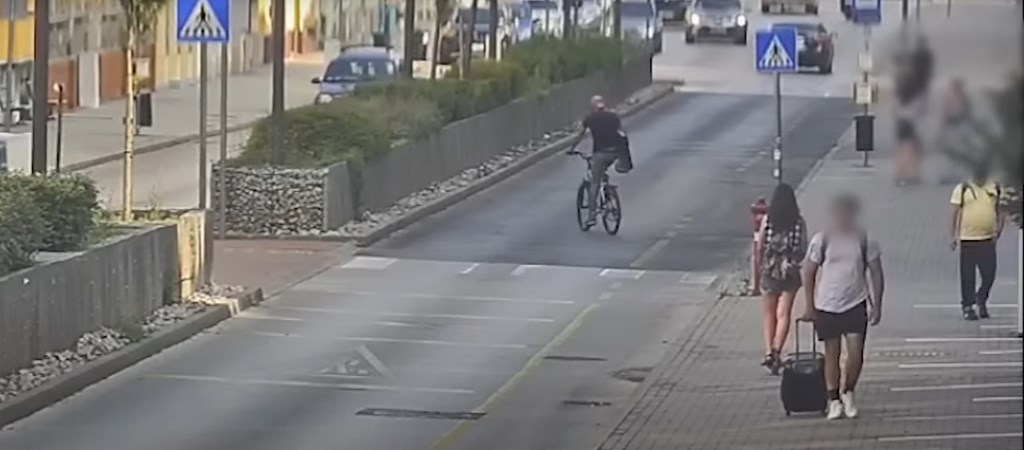 Az év bukása: kerékpárt és televíziót lopott a fiatal tolvaj, majd hatalmasat esett a belvárosban – mindezt a térfigyelő kamerák is rögzítették. VIDEÓVAL!