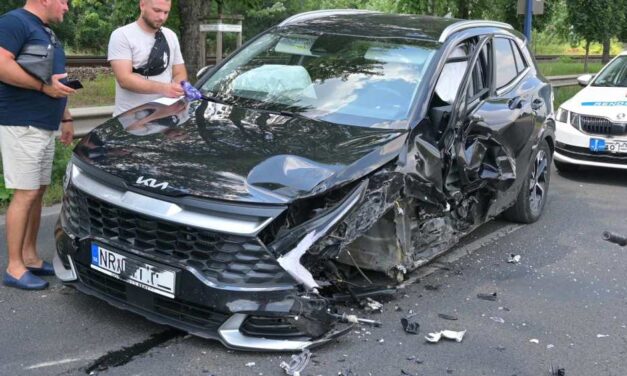 Hármas karambol a Ferihegyi reptérre vezető úton, egy szlovák KIA hibázhatott – helyszíni fotók