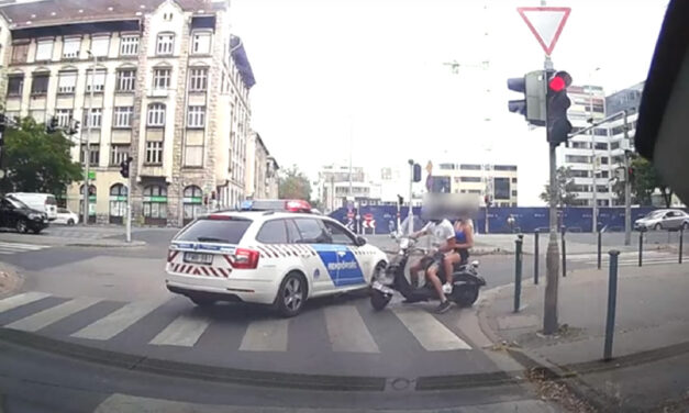 A járdára hajtva menekült egy robogós pár a rendőrök elől a Váci útnál