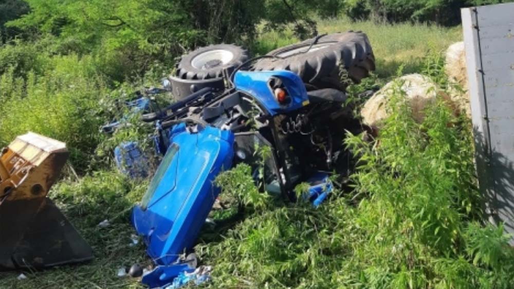 Traktorbaleset Esztergomnál, egy ember meghalt – Mentőhelikopter is érkezett a helyszínre