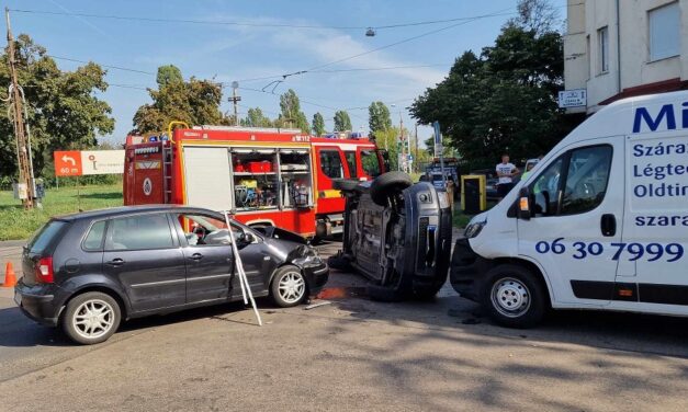 Borult a Ford, majd egy furgon elejének csapódott Ferencvárosban