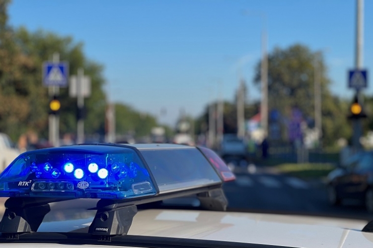Egy kisteherautó gázolta halálra a 19 éves lányt Debrecenben: a rendőrség most a baleset szemtanút keresi