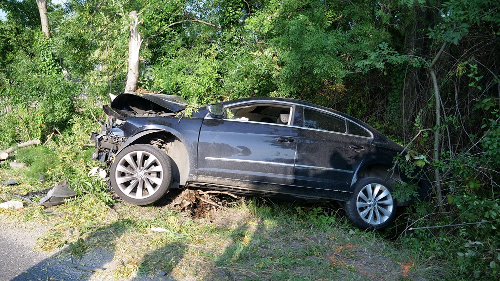 Fának csapódott a Volkswagen, a sofőr nem élte túl a balesetet