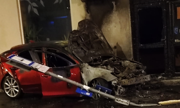 Brutális tarolás Budapest 15. kerületében – 6 millió forintja is bennégett az autóban a felelőtlen sofőrnek