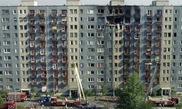„Fel se fogtam, mi történt, a sikolyokra a mai napig emlékszem” – 30 éve robbant fel egy panelház több emelete Budapesten
