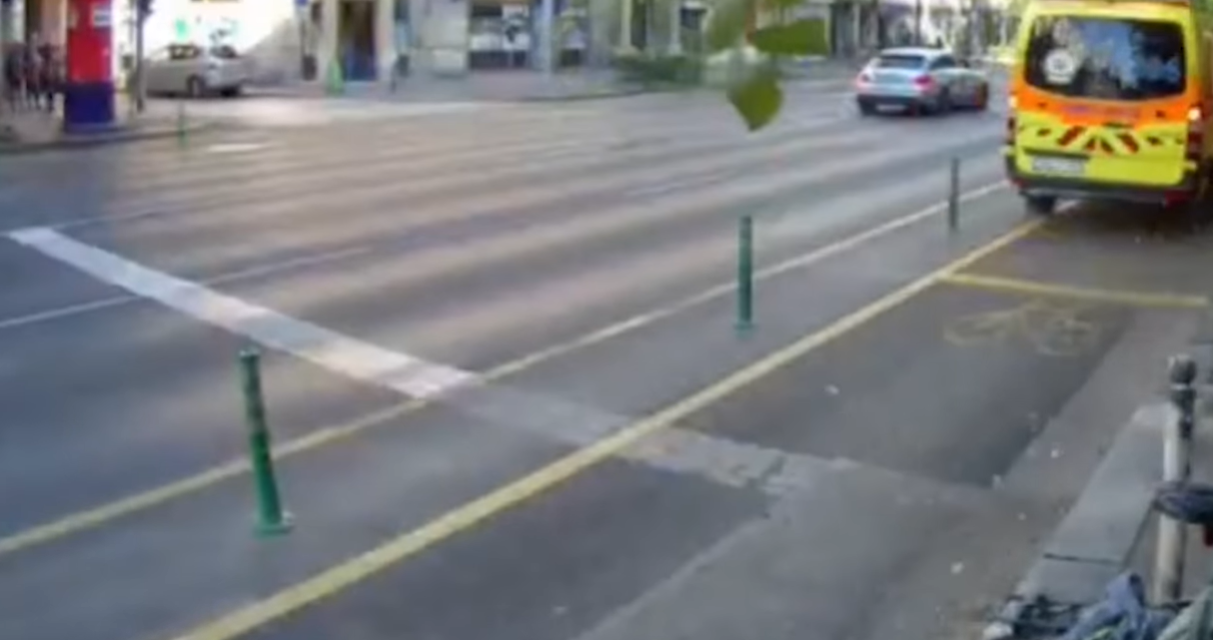 Karácsony Gergely videón mutatta meg, hogyan használja egy mentőautó a biciklisávot