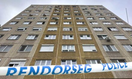 Kiugrott és meghalt egy férfi a 10. emeletről Budapesten: búcsúlevél és 10 millió forint volt nála