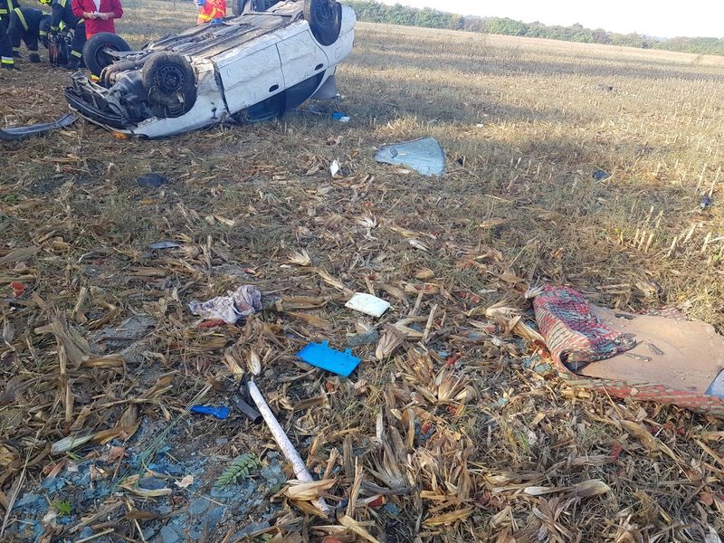 Halálos baleset Baranyában, nem élte túl az autót vezető asszony a borulást