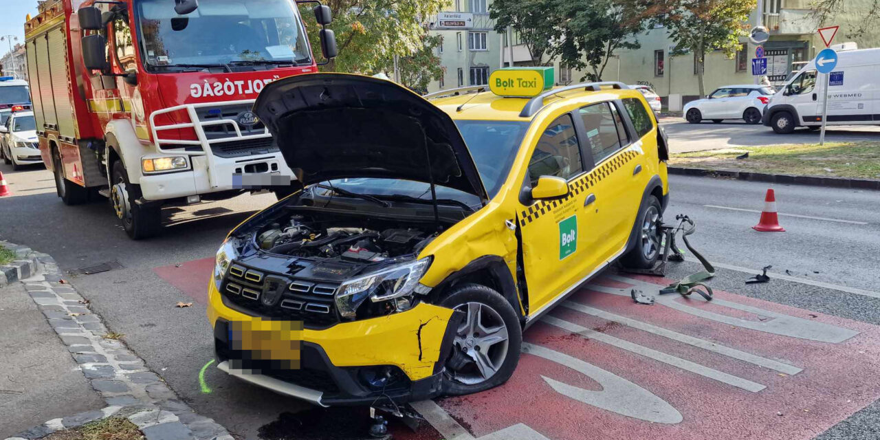 Hatalmas csattanás Budapesten: egy parkoló autót is letarolt a BMW-vel karambolozó taxis – fotók a helyszínről