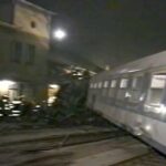 „Az állomás egyik zárt termébe vitték az elhunytakat” – megszólalt a fotóriporter, aki elsők közt ért a 29 évvel ezelőtt történt vasúti katasztrófa helyszínére Szajolnál
