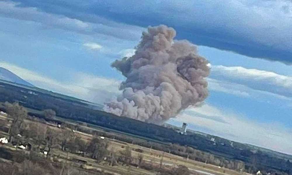 Hatalmas robbanás Alsózsolcán: nagy erőkkel vonultak a tűzoltók az ipari parkban lévő üzemhez