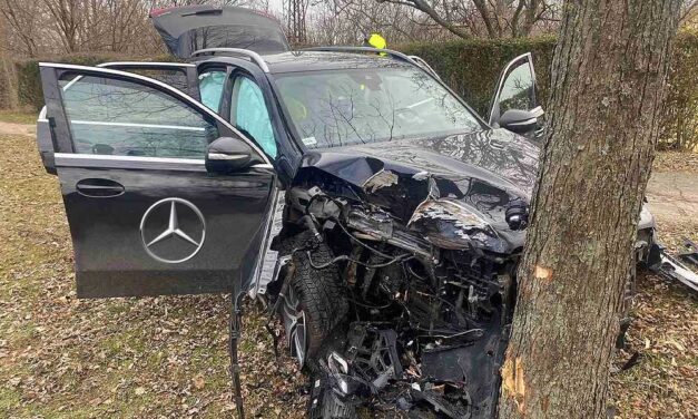 Brutálisan összetört a Mercedes luxusterepjáró, oda a 40 milliós verda, mi történt?