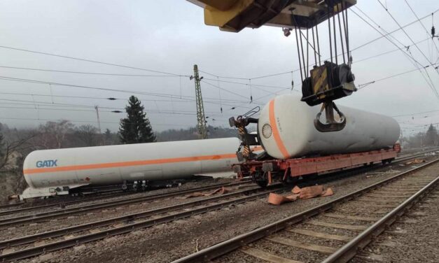 Kisiklott vonat: még mindig tart a helyreállítás Nagymarosnál, ekkor indulhat újra a közlekedés